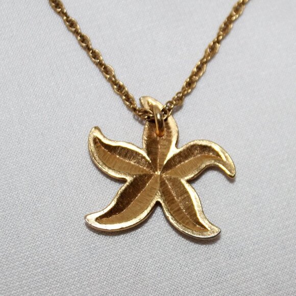 Golden Starfish Necklace And Earring Matchng Set - Picture 10 of 14